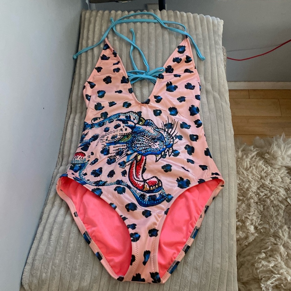 100% Authentic Ed Hardy NWT Swimsuit🌟🎶